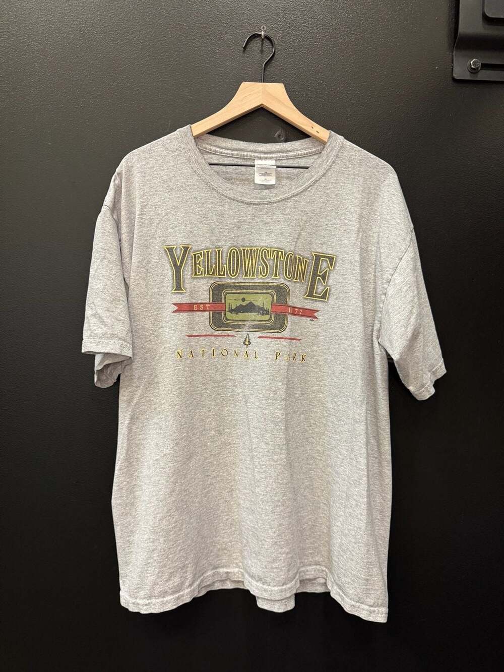 Vintage Y2K Gildan Ultra Cotton Yellowstone Gray Graphic T-Shirt XL